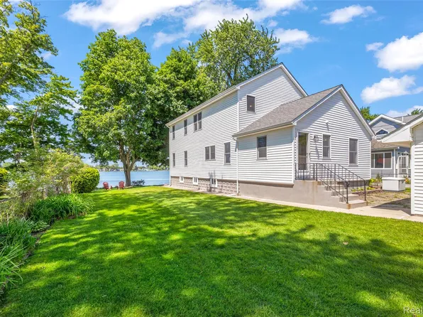 4333 Hunters Dr, Highland, MI 48356