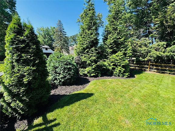 4th image of 2623 Stoneleigh Dr