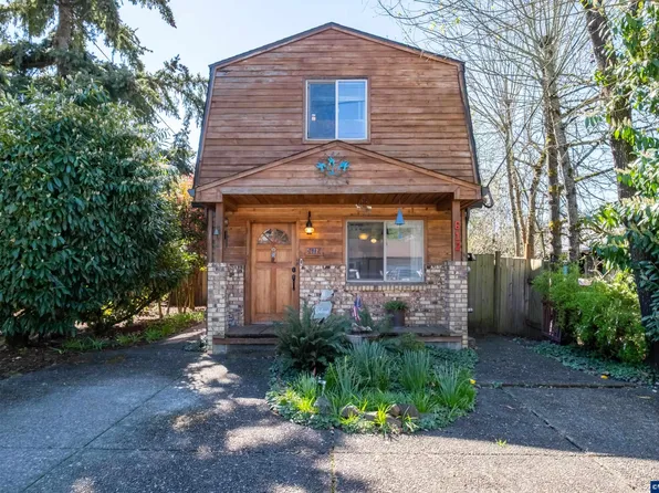 612 Kay Ave, Brownsville, OR 97327