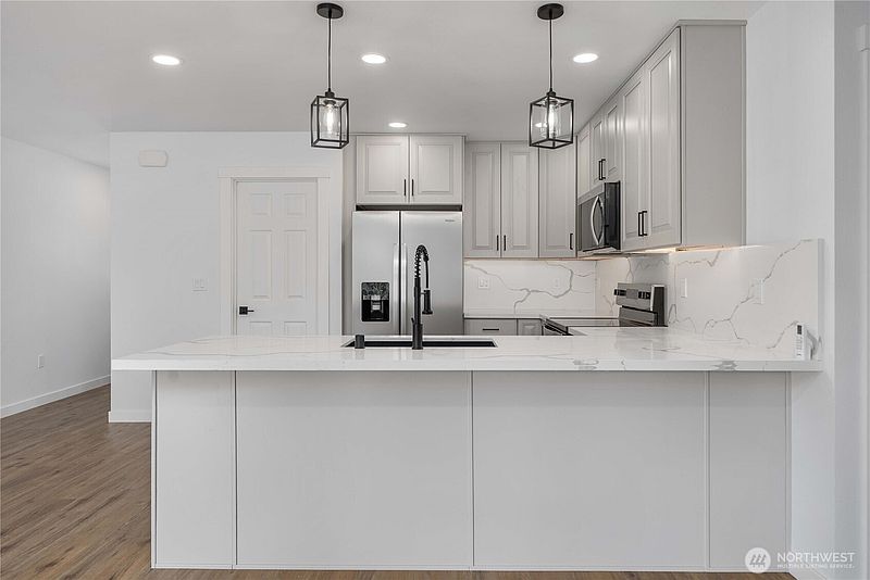 5th image of 441 Chestnut Street