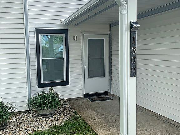 4th image of 1309 Ettington Ln