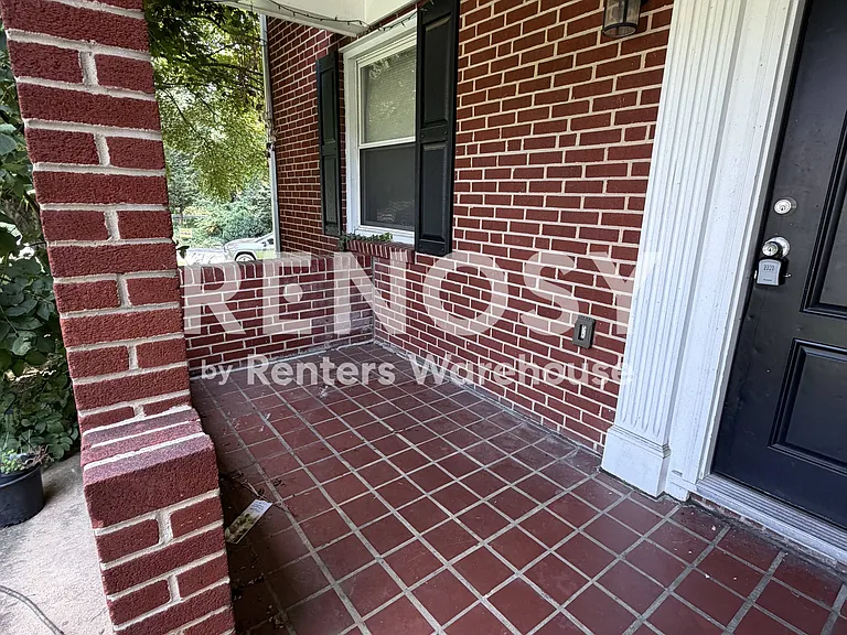 601 Warwick Rd — Photo 2