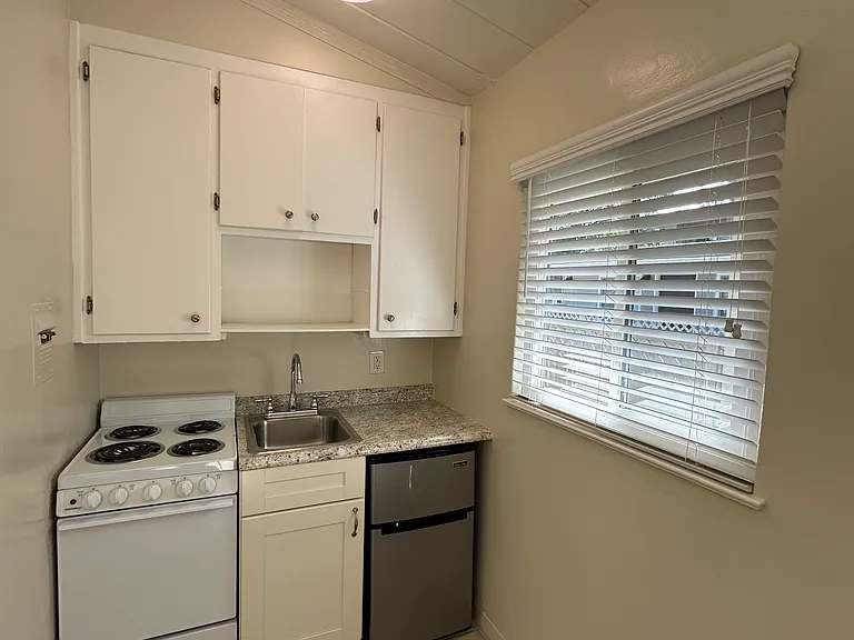 537 Mariposa Ave #3 — Photo 10