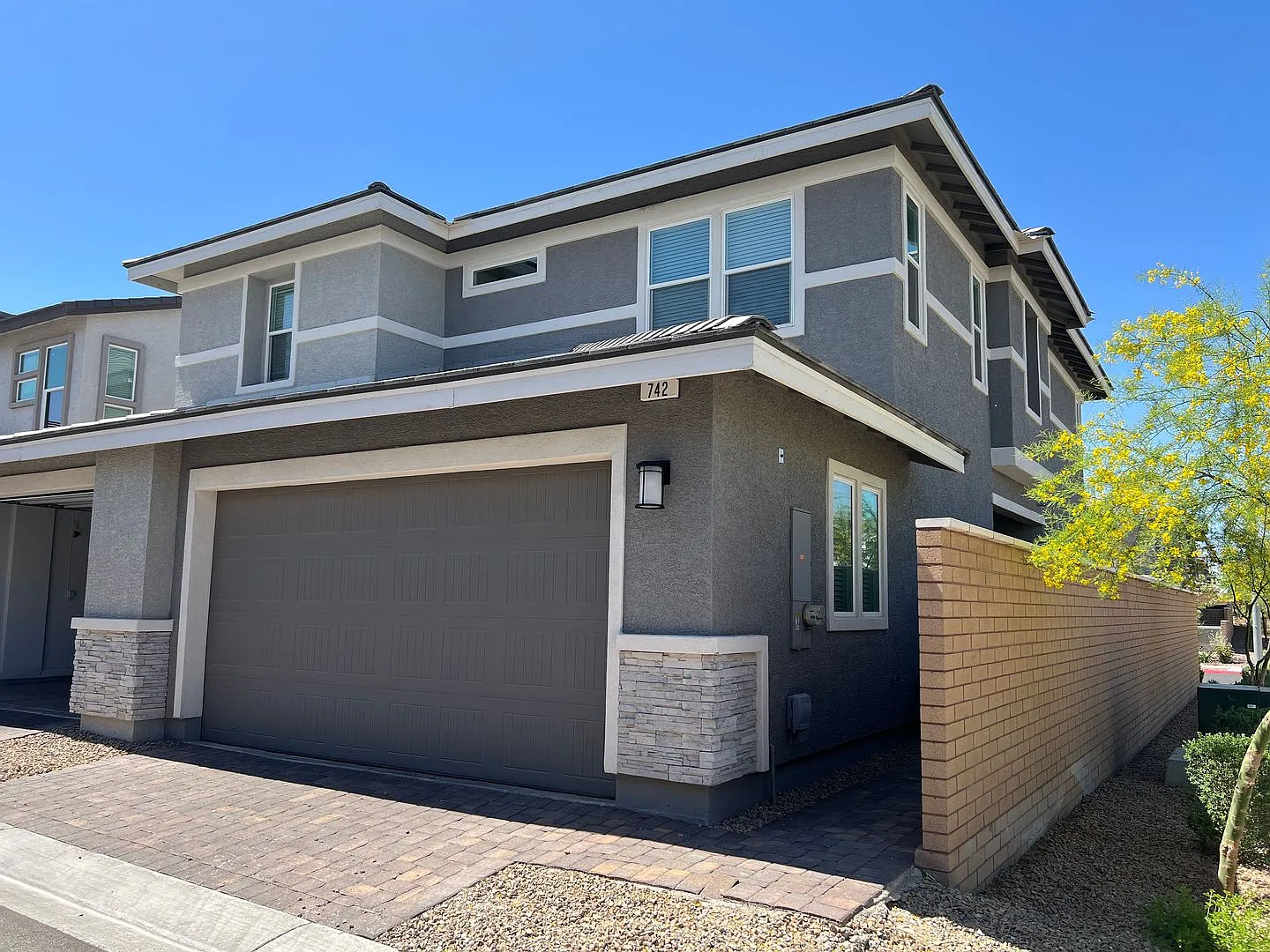 Upgraded Townhome - In new beautiful Cadence Master planned community — Photo 2