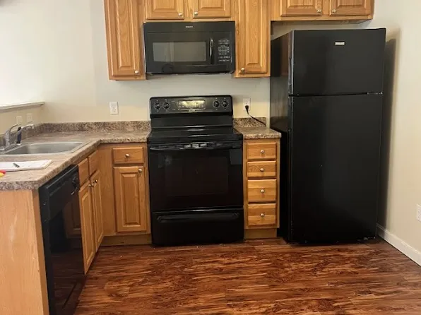 24 Patriots Ln Unit 204, Sanford, ME 04073