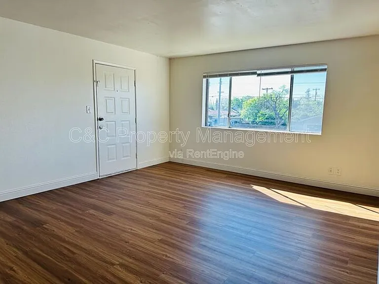 1668 W Ashlan Ave — Photo 8