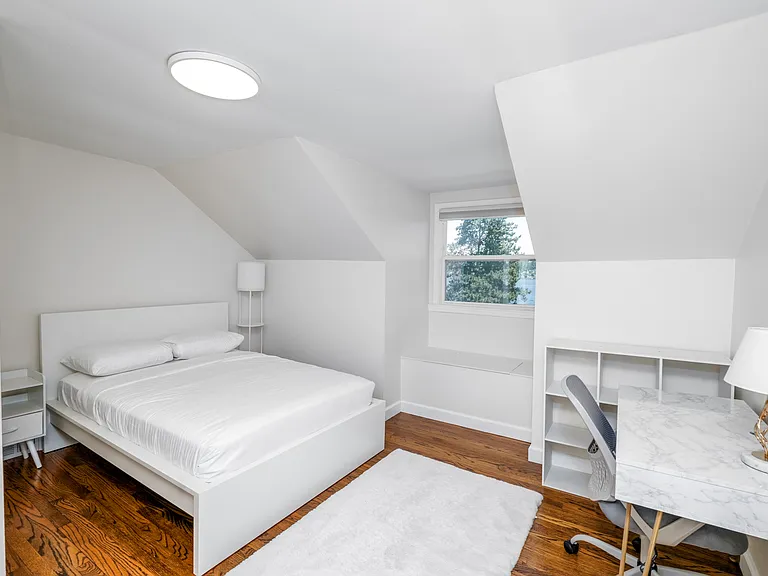9917 Rainier Ave S — Photo 49