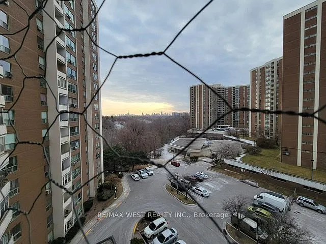 60 Pavane Linkway #812 — Photo 27