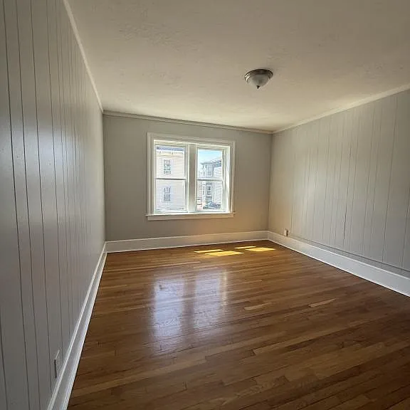 476 Locust St — Photo 5