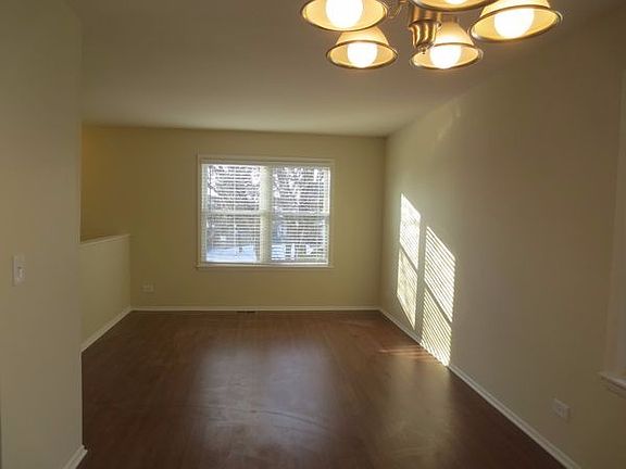 5th image of 244 Yellow Pine Dr