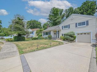 52 McKenna Rd, Westbury, NY 11590