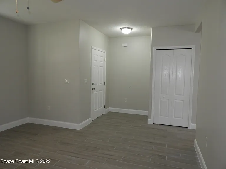 583 Hollow Glen Dr — Photo 5