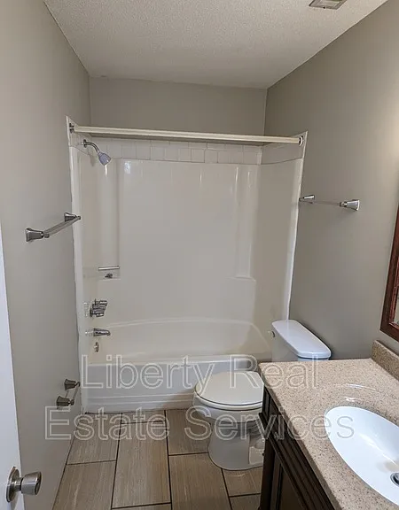 1100 Pineland Ave #3H — Photo 4