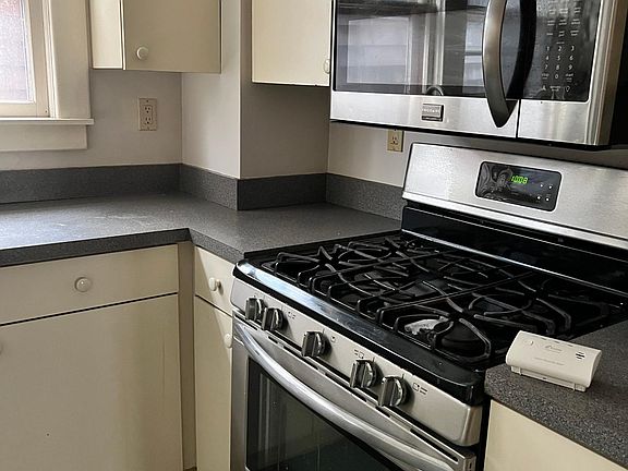 3rd image of 143 Oakland Pl #2