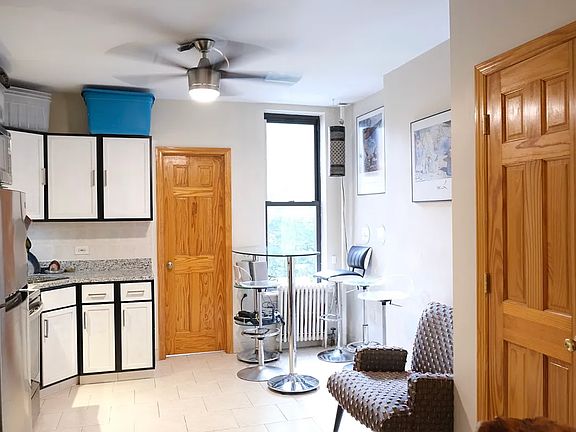 4th image of 318 E 80th St #4S
