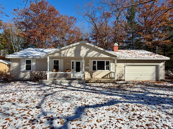 105 Northern Oaks Dr, Houghton Lake, MI 48629