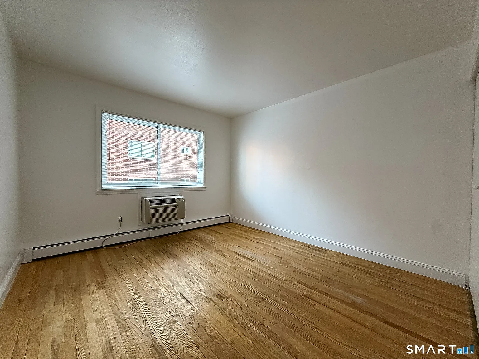 2 bed, 1.0 bath, 704 sqft, $2,300 — Photo 2