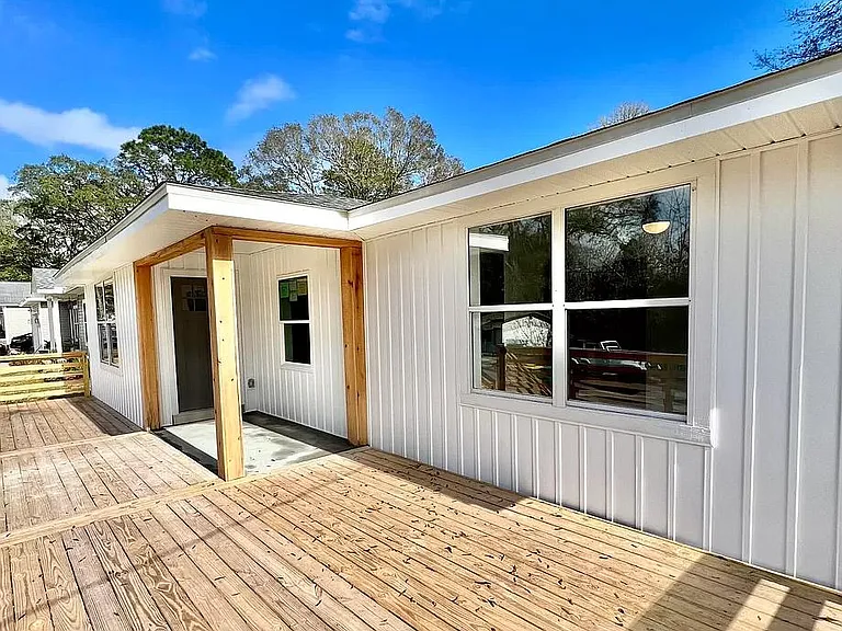 713 Cypress Dr — Photo 4