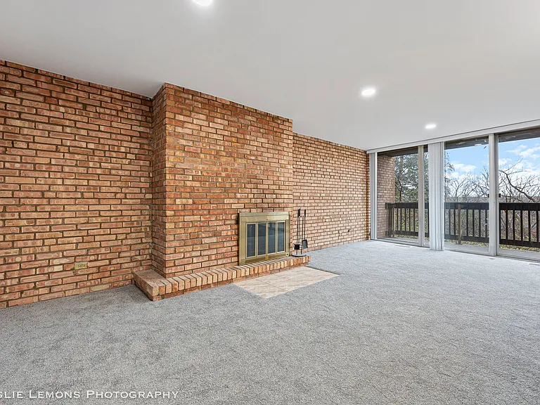 5600 Hillcrest Ln #2M — Photo 7