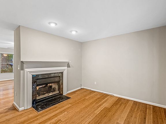 3rd image of 4207 King Edward Ct