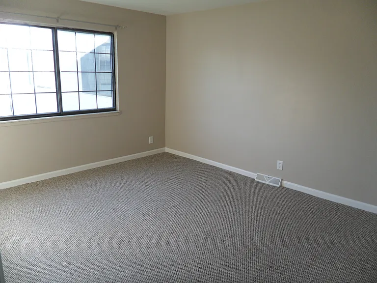 5526 Humbert Rd — Photo 15