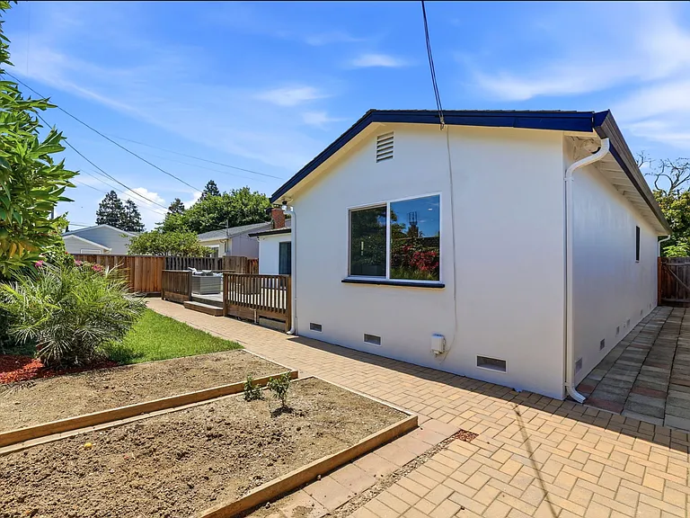 3490 Flora Vista Ave — Photo 32