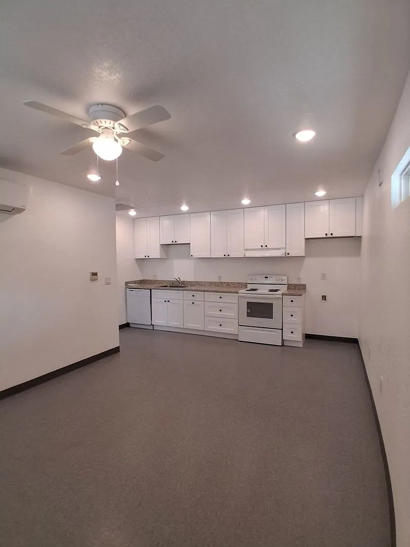 4864 E. University Ave — Photo 3