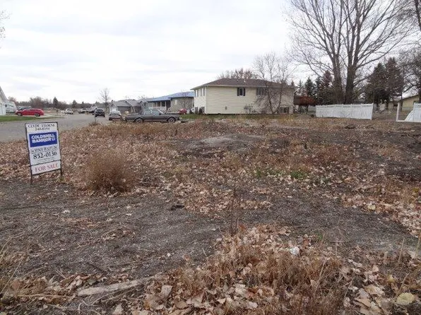 429 22nd St SW, Minot, ND 58701