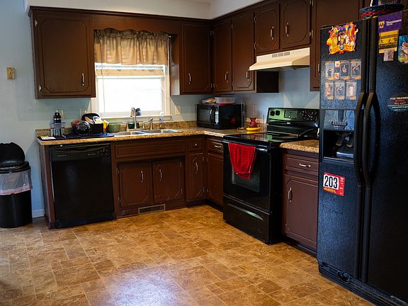 3rd image of 1712 Thistlewood Dr