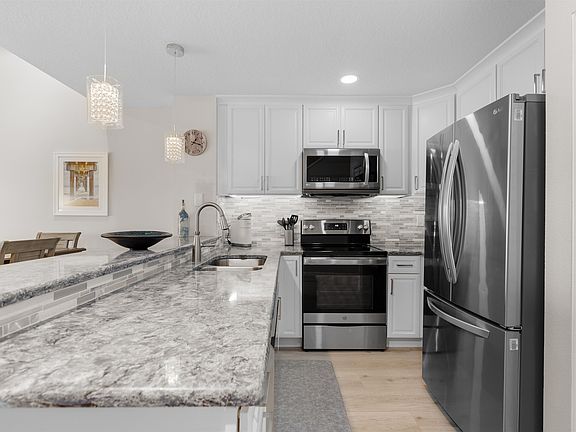 2nd image of 26 Village Del Lago Cir