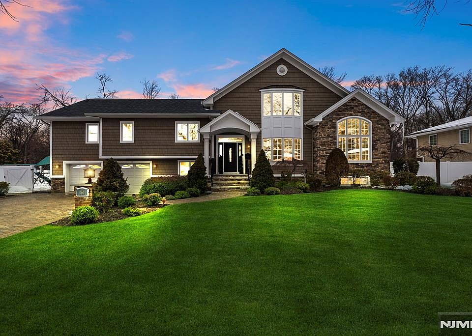 1st image of 461 Arthur Ter