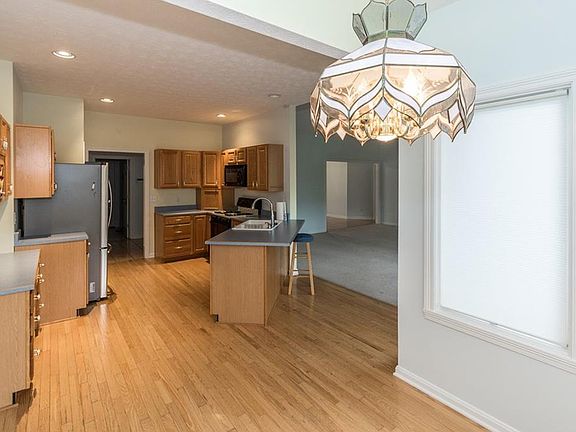 5th image of 7232 Lakeside Woods Dr