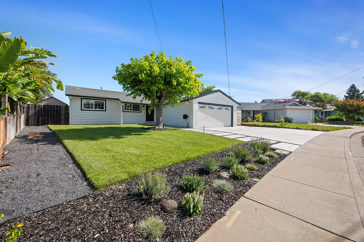 Building Photo - 1342 Kansas Cir