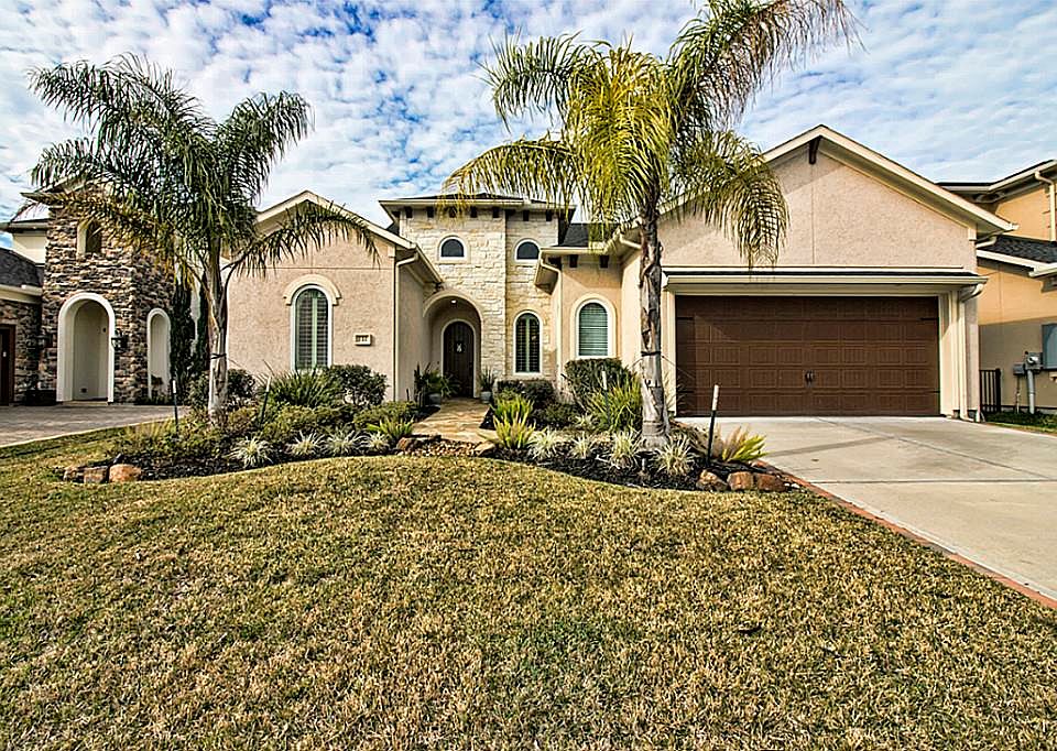 1st image of 733 Pegasus Ln