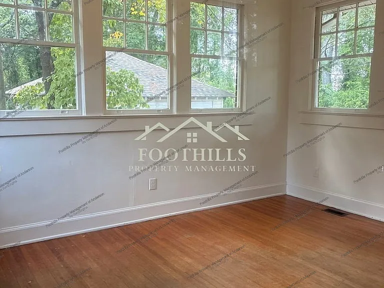 306 E Calhoun St — Photo 4