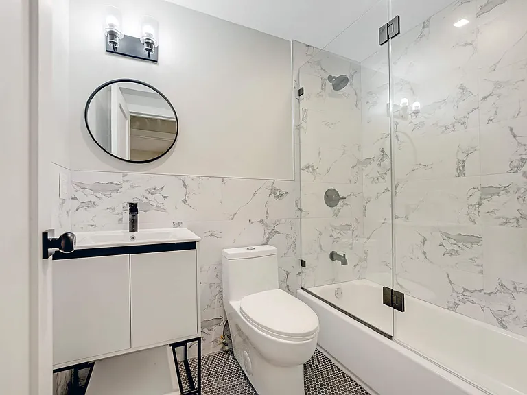 586 Quincy St #1A — Photo 7