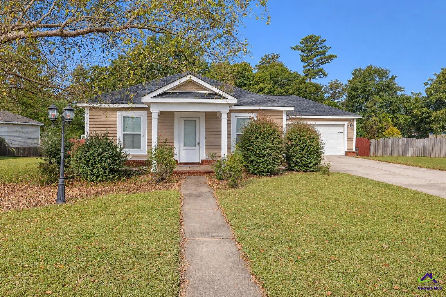 3 bed, 2.0 bath, 1410 sqft, $1,795 — Photo 3