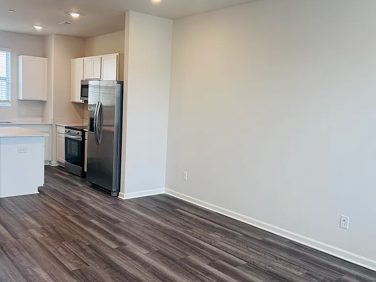 806 Taylor St — Photo 2