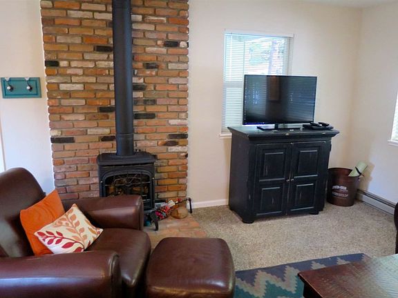 3rd image of 908 Clifford Dr