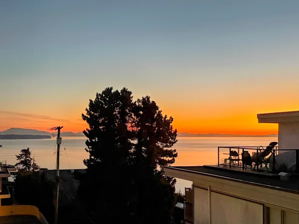 15041 Prospect Ave #205, White Rock, BC V4B 2B5