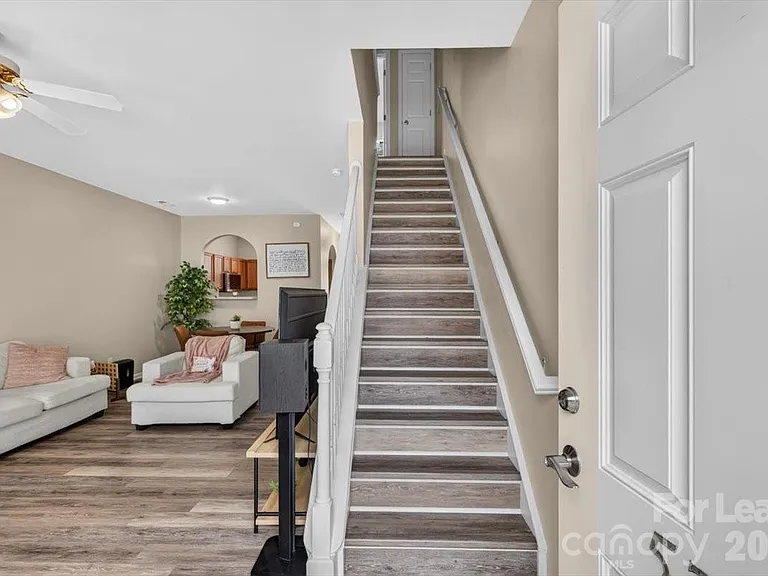 5705 Erin Dr — Photo 7