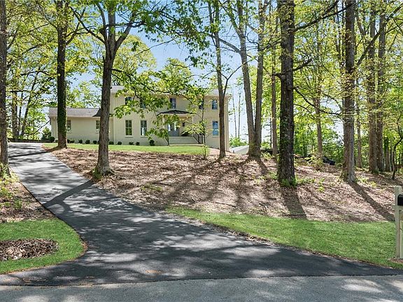 2nd image of 3390 Williams Rd