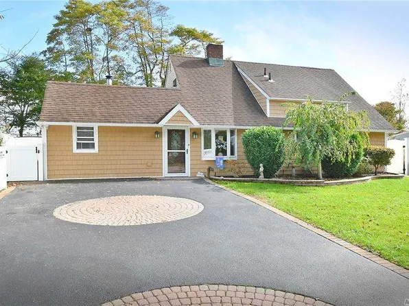 27 Flint Ln, Levittown, NY 11756