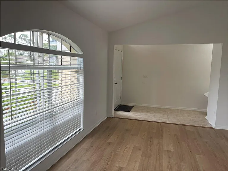 9758 Country Oaks Dr — Photo 17