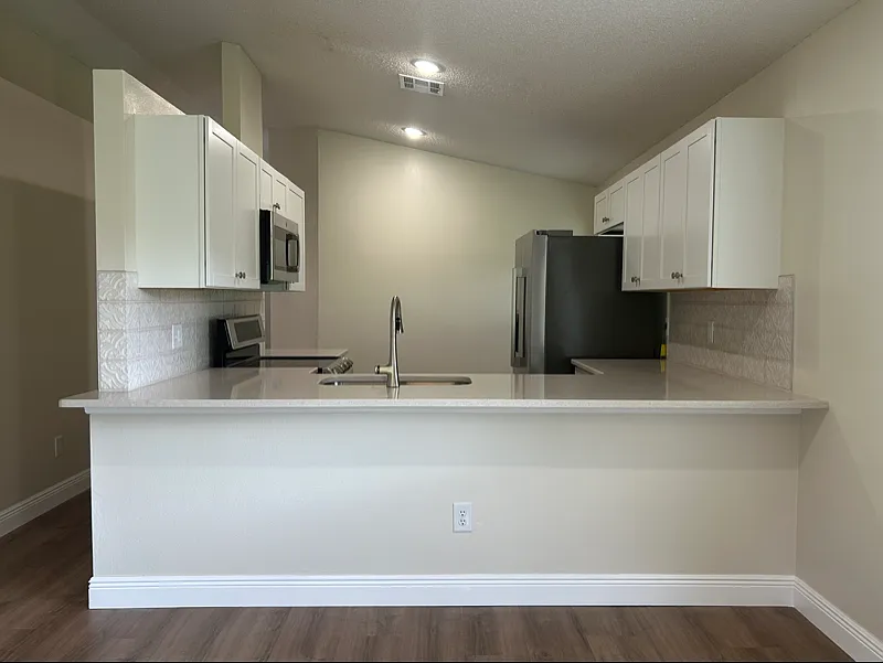 3 bed, 1161 sqft, $2,295 — Photo 3