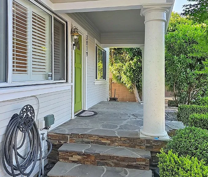 3819 S Van Ness Ave — Photo 4