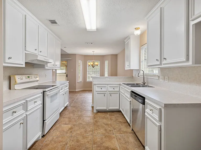 2511 Westwood Main Dr — Photo 14