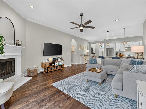 2nd image of 2625 Juniper Ln