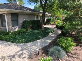 1945 Castlewood Rd, Highland Park, IL 60035