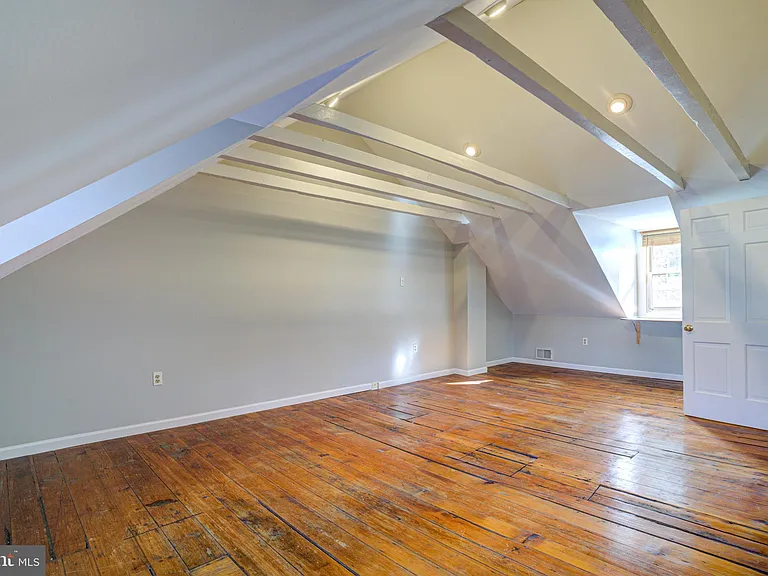 112 Fairmount Ave — Photo 18